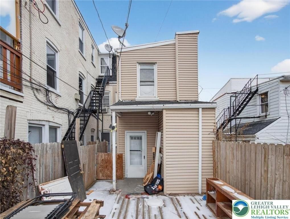 608 Park St - Photo 4 of 18