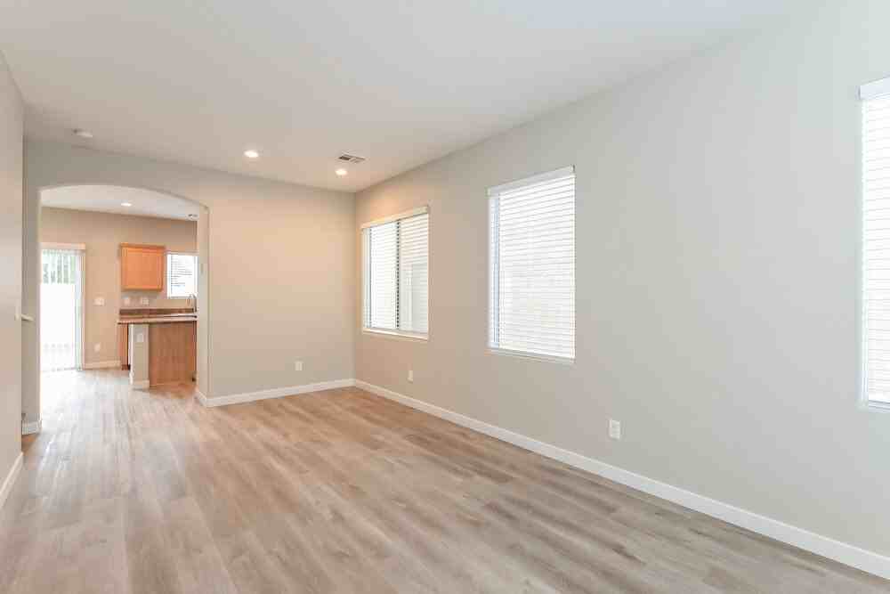 10931 Colour Magic St - Photo 5 of 17