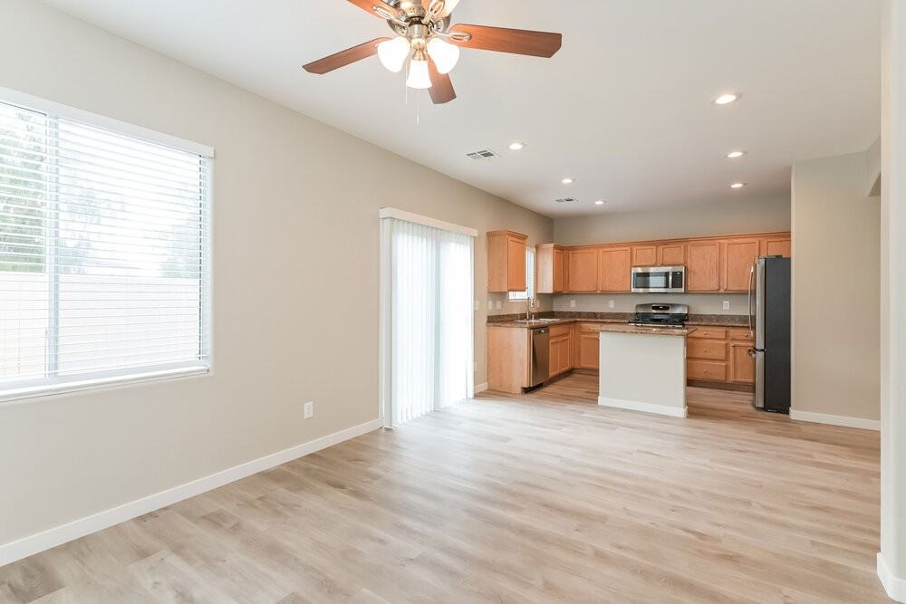 10931 Colour Magic St - Photo 7 of 17