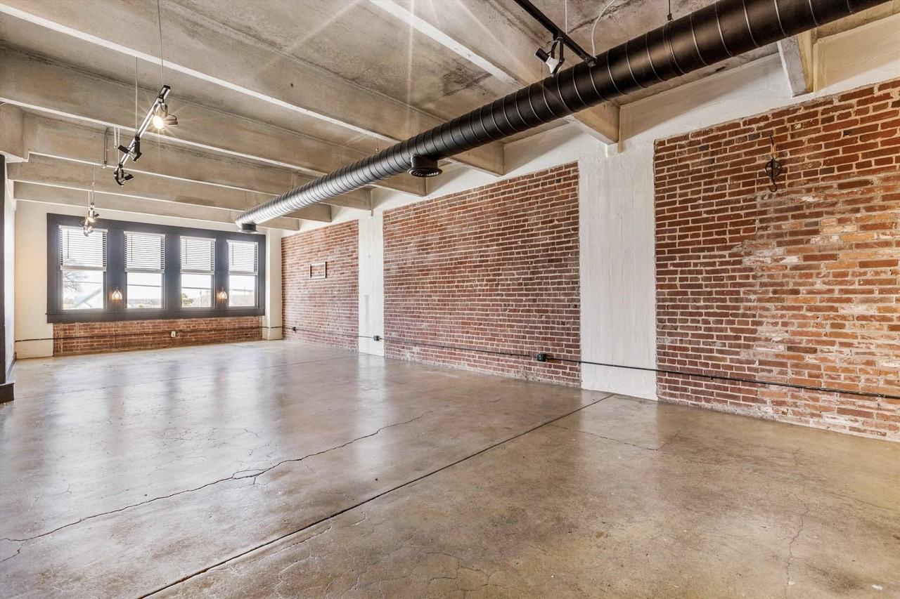 408 S Front St #413 - Photo 2 of 25