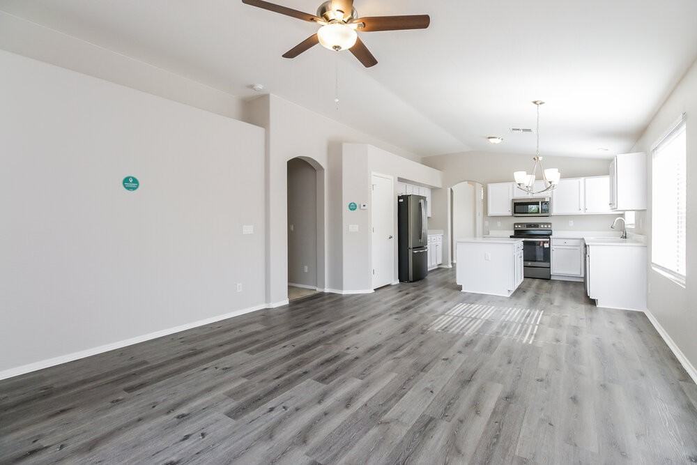 3724 W Pleasant Ln - Photo 6 of 15