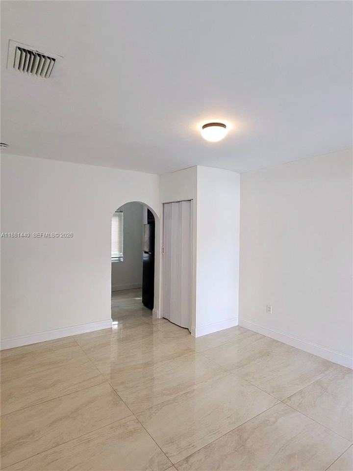 890 Nw 106th St #890 - Photo 3 of 16