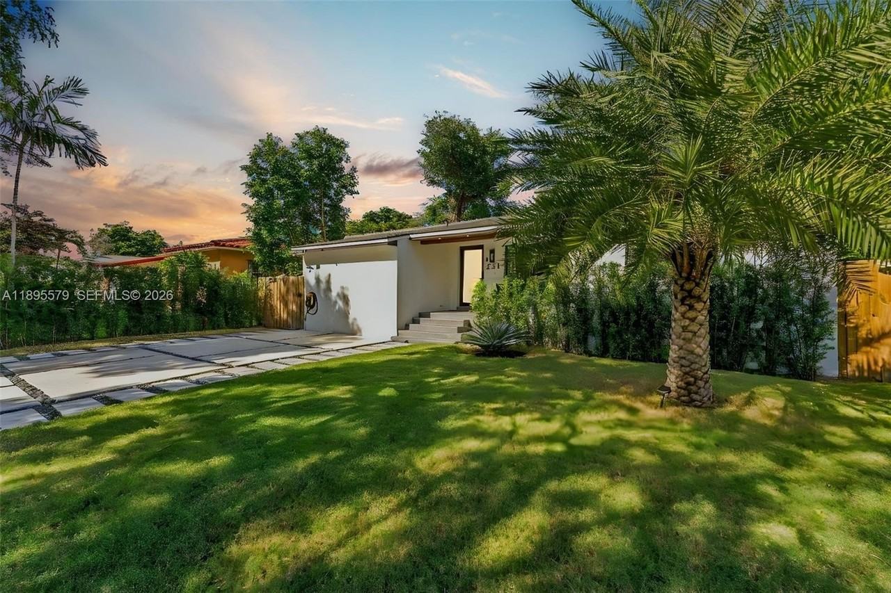 231 Ne 45th St #231 - Photo 5 of 42