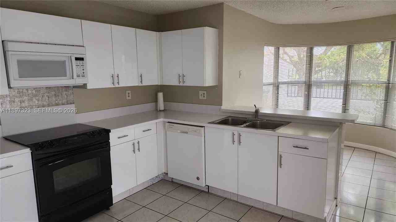 10628 Sw 118th Pl #10628 - Photo 2 of 50