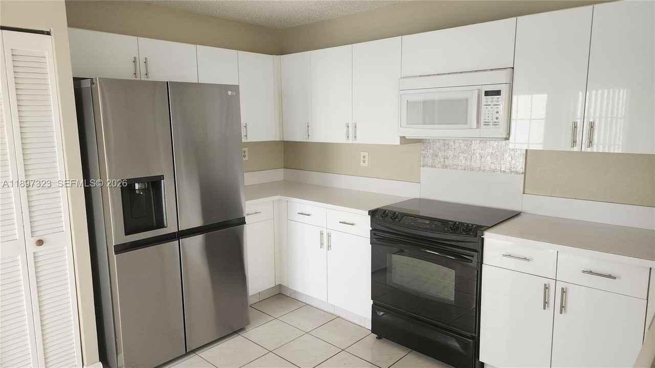 10628 Sw 118th Pl #10628 - Photo 3 of 50