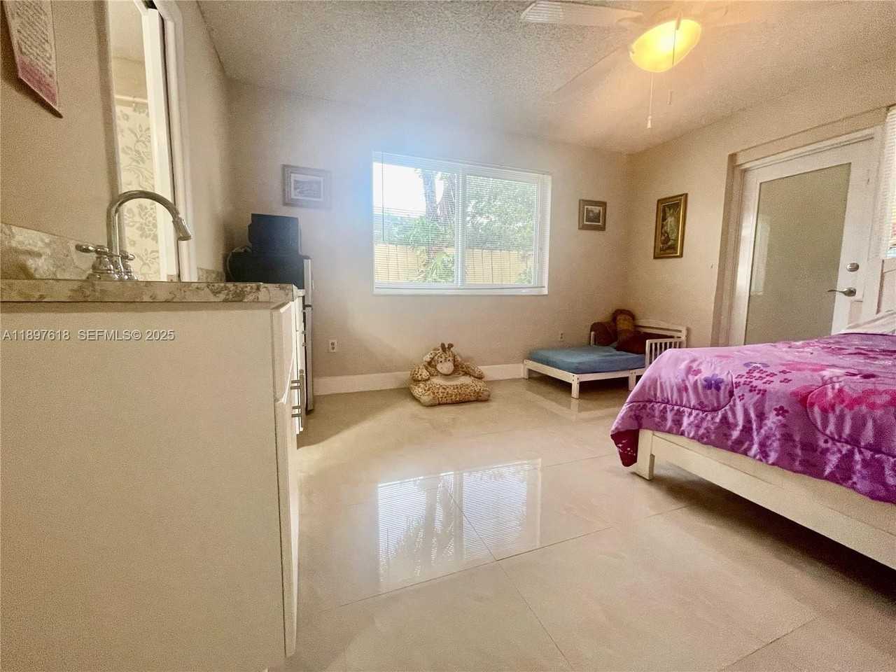 264 Nw 61st Ave #REAR - Photo 5 of 5