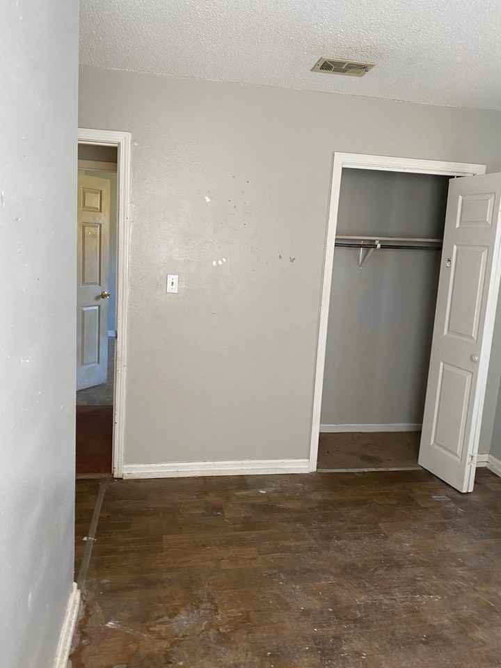 214 Ashcroft Dr #1 - Photo 2 of 6