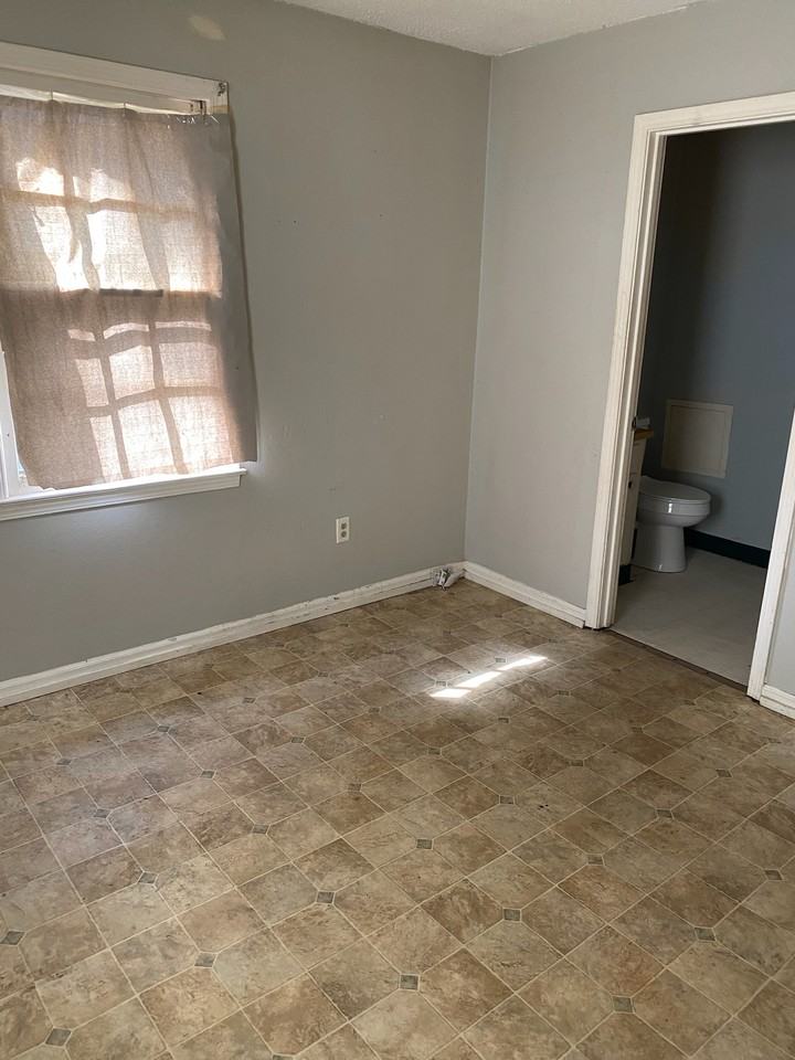 214 Ashcroft Dr #1 - Photo 3 of 6