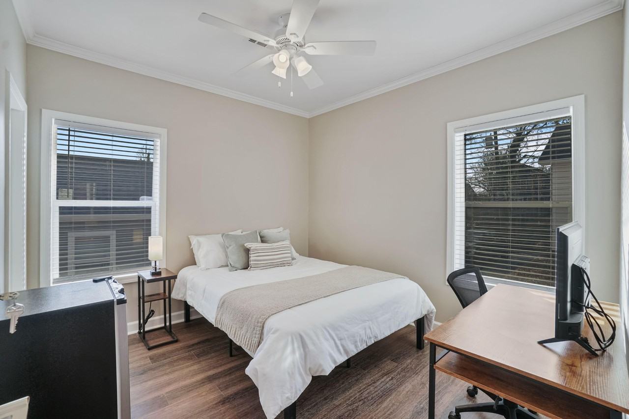 N Evelyn Pl Nw - Photo 5 of 6