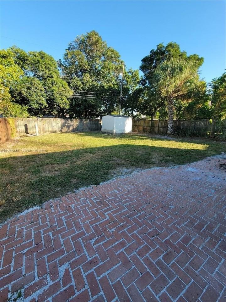 1428 Nw 6th Ave - Photo 2 of 12