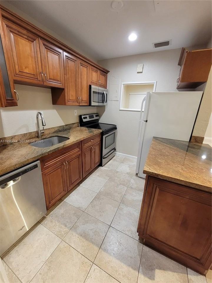 1428 Nw 6th Ave - Photo 3 of 12