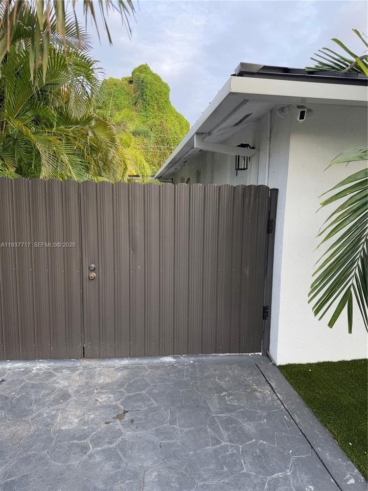 4171 Sw 99th Ct #SIDE - Photo 2 of 18