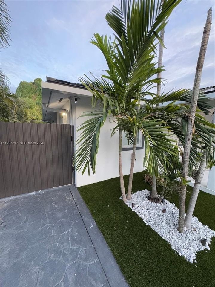 4171 Sw 99th Ct #SIDE - Photo 3 of 18