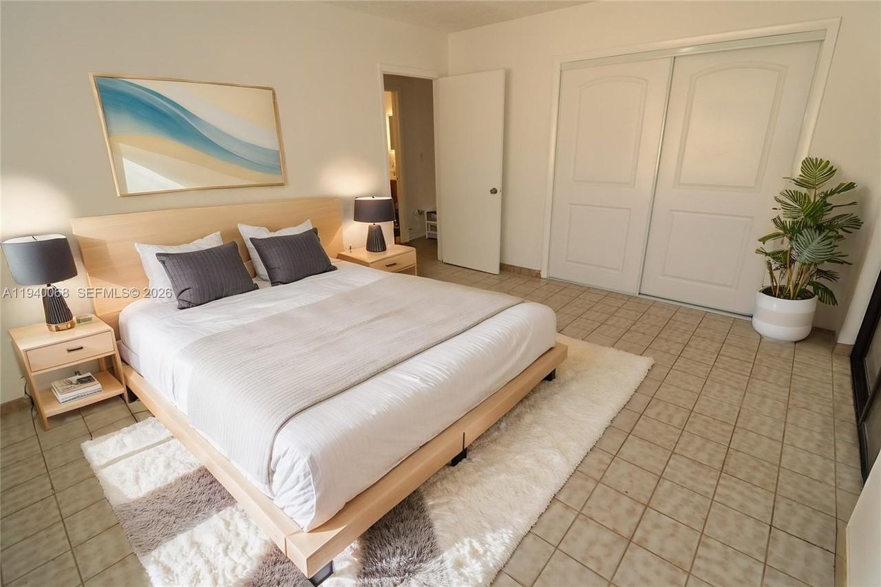 1348 Sw 2nd St #8 - Photo 4 of 37