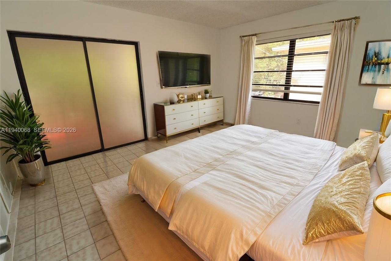 1348 Sw 2nd St #8 - Photo 6 of 37