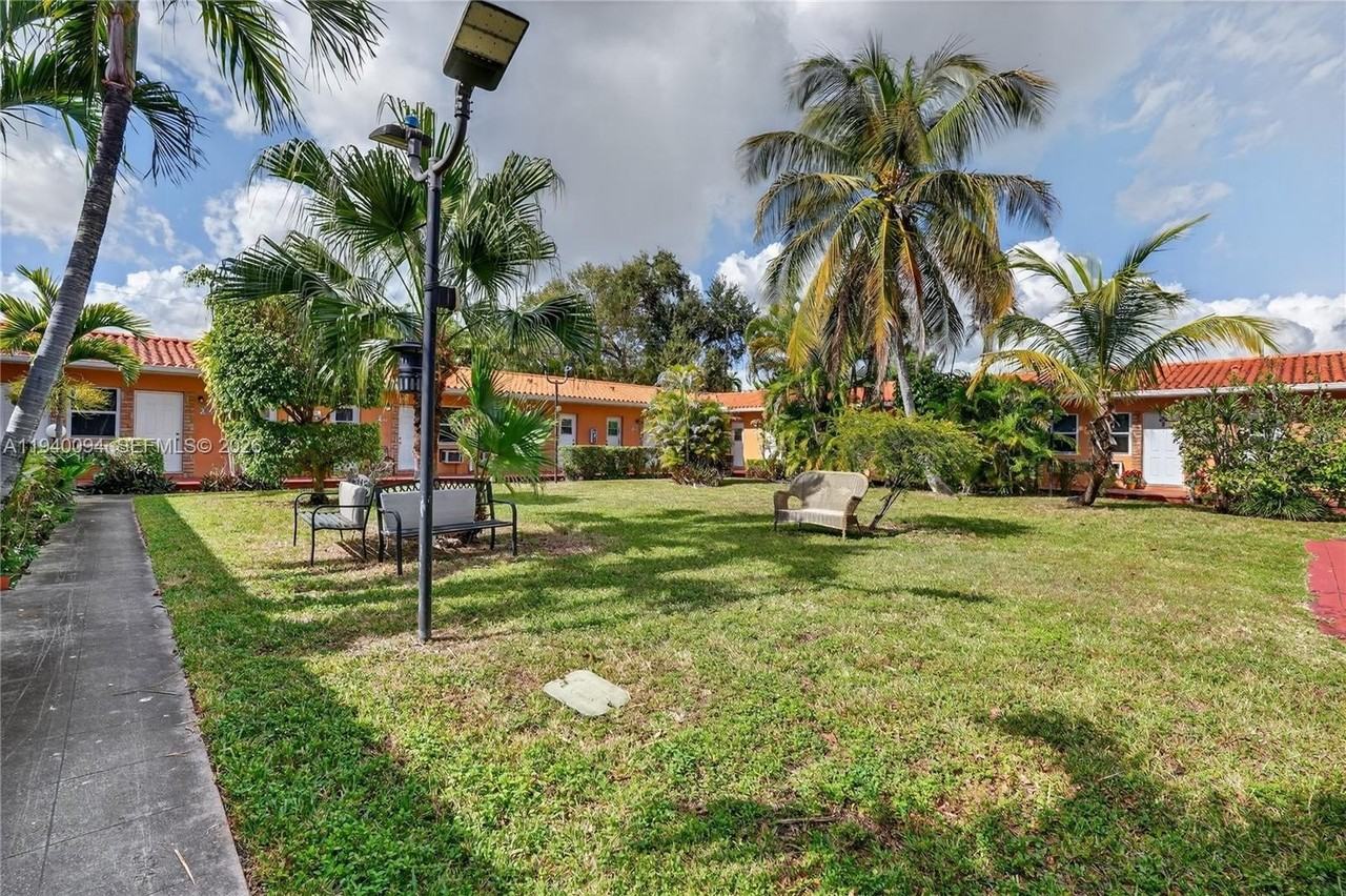 140 Sw 30th Ct #130 - Photo 4 of 18