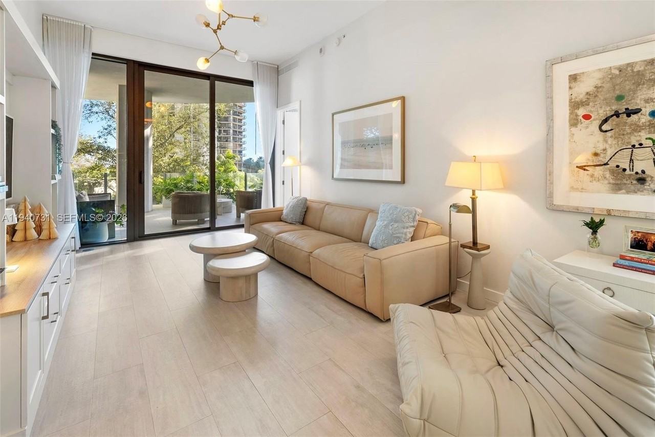 2831 S Bayshore Dr #401 - Photo 5 of 50