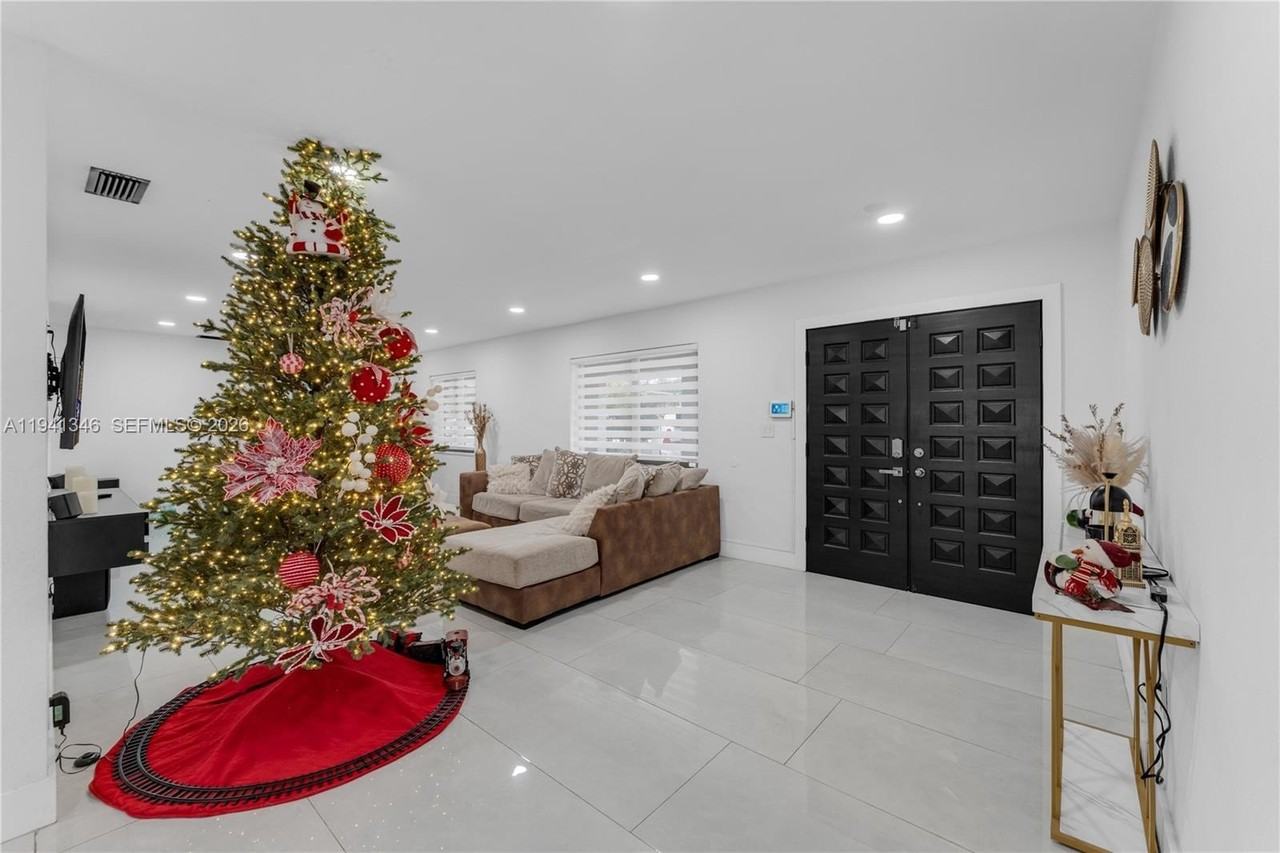 551 Sw 127th Ave #551 - Photo 4 of 37