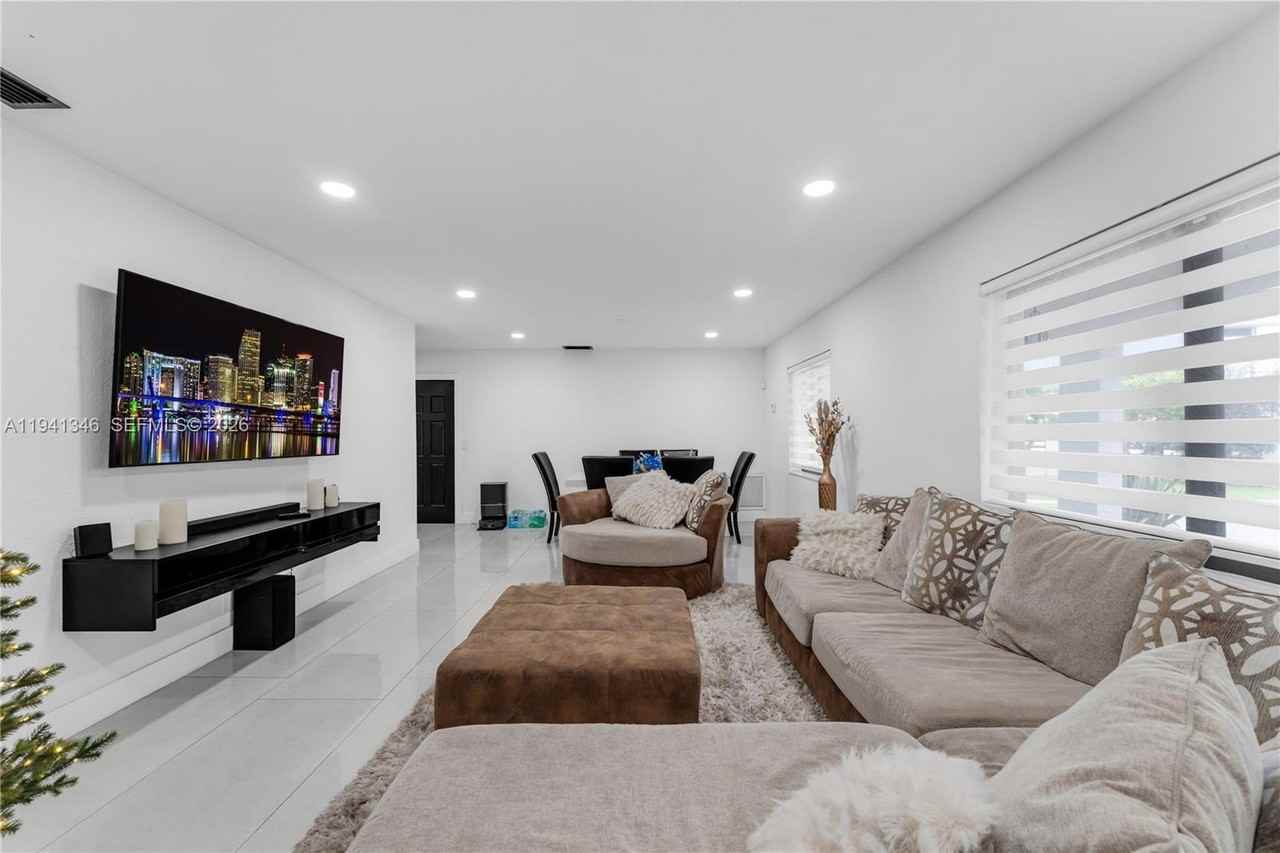 551 Sw 127th Ave #551 - Photo 5 of 37