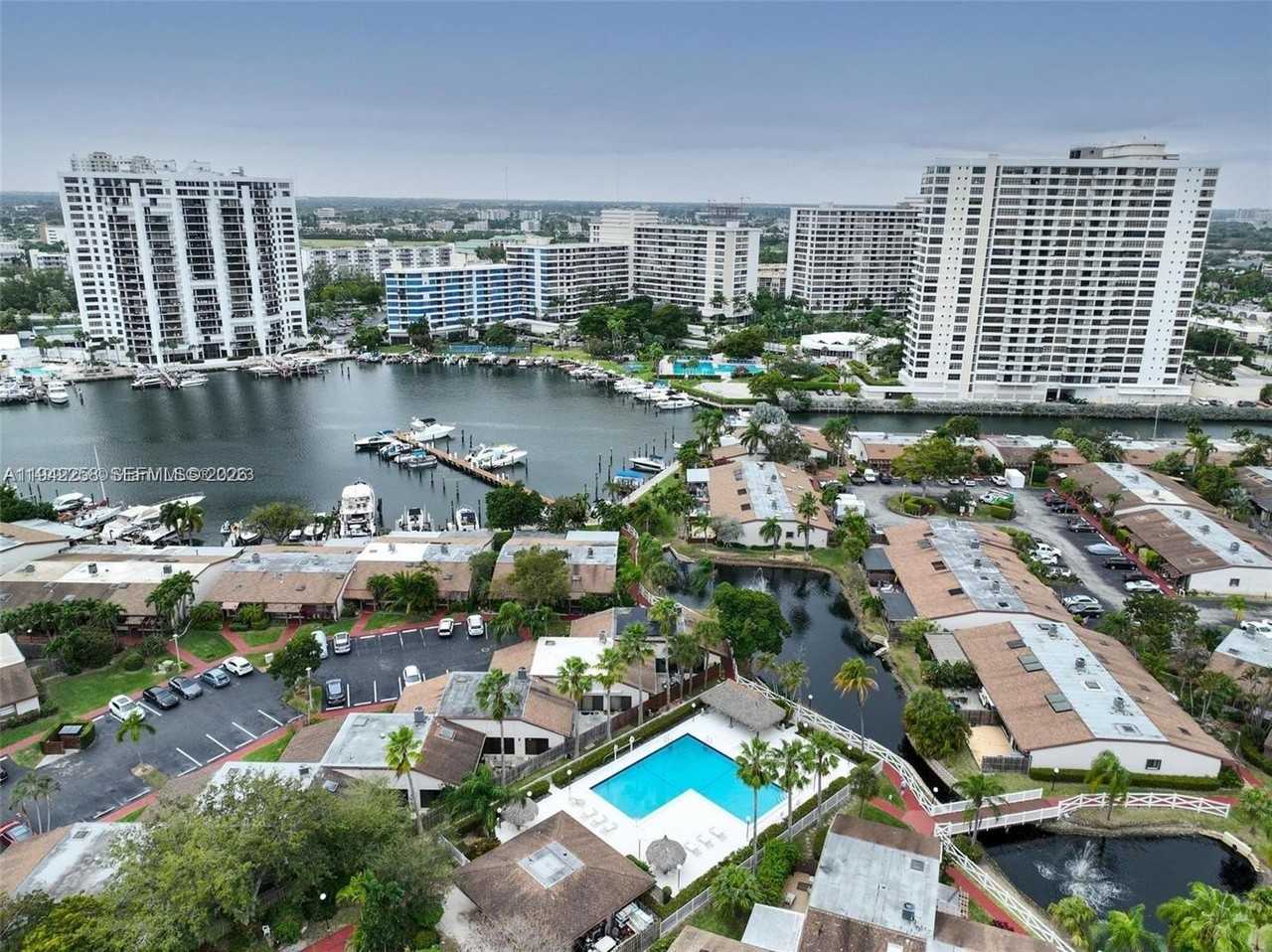 2753 S Parkview Dr - Photo 2 of 18