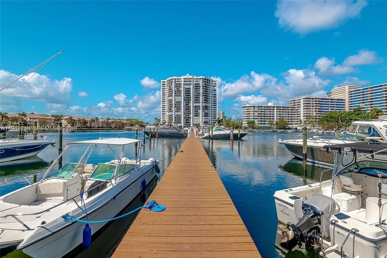 2753 S Parkview Dr - Photo 3 of 18