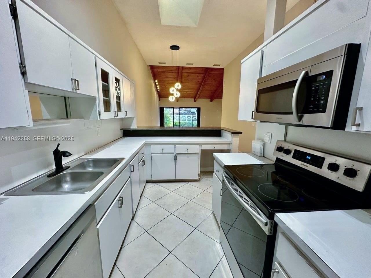 2753 S Parkview Dr - Photo 6 of 18