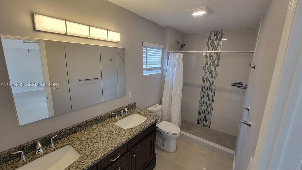 670 Ne 179th Ter - Photo 4 of 18