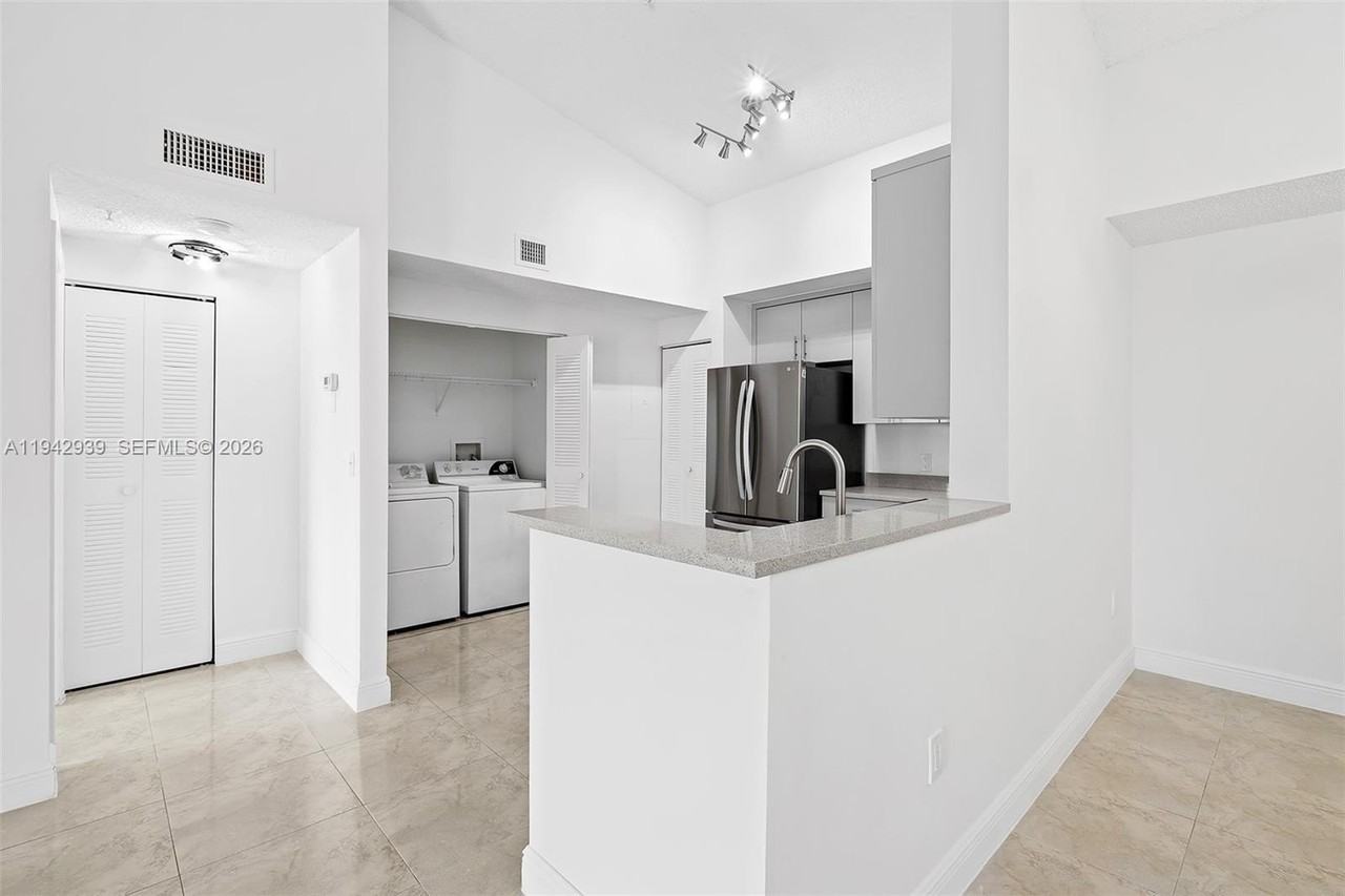 6992 Sw 39th St #I302 - Photo 3 of 25