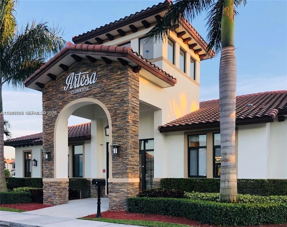 11762 Sw 253rd St #1 - Photo 3 of 23