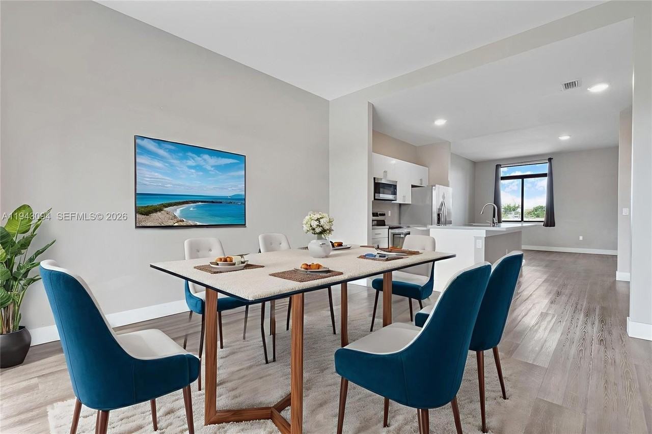 444 E 16th St #444 - Photo 6 of 47