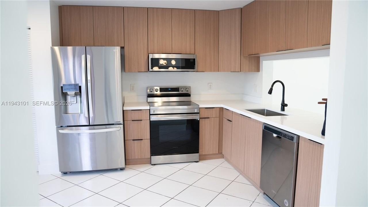 9023 Sw 113th Place Cir W - Photo 4 of 45