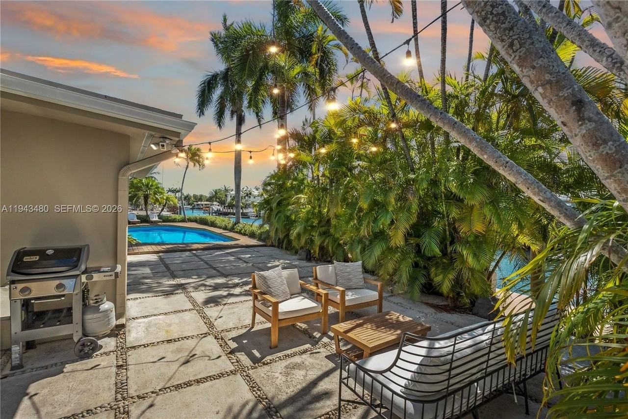 12901 Oleander Rd - Photo 4 of 30