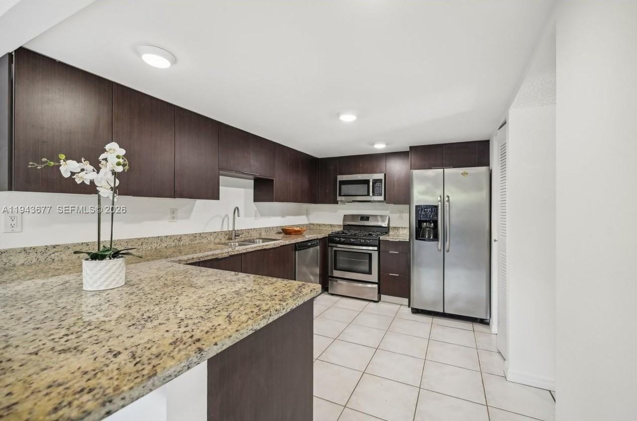 7024 Sw 114th Pl #B52 - Photo 7 of 43