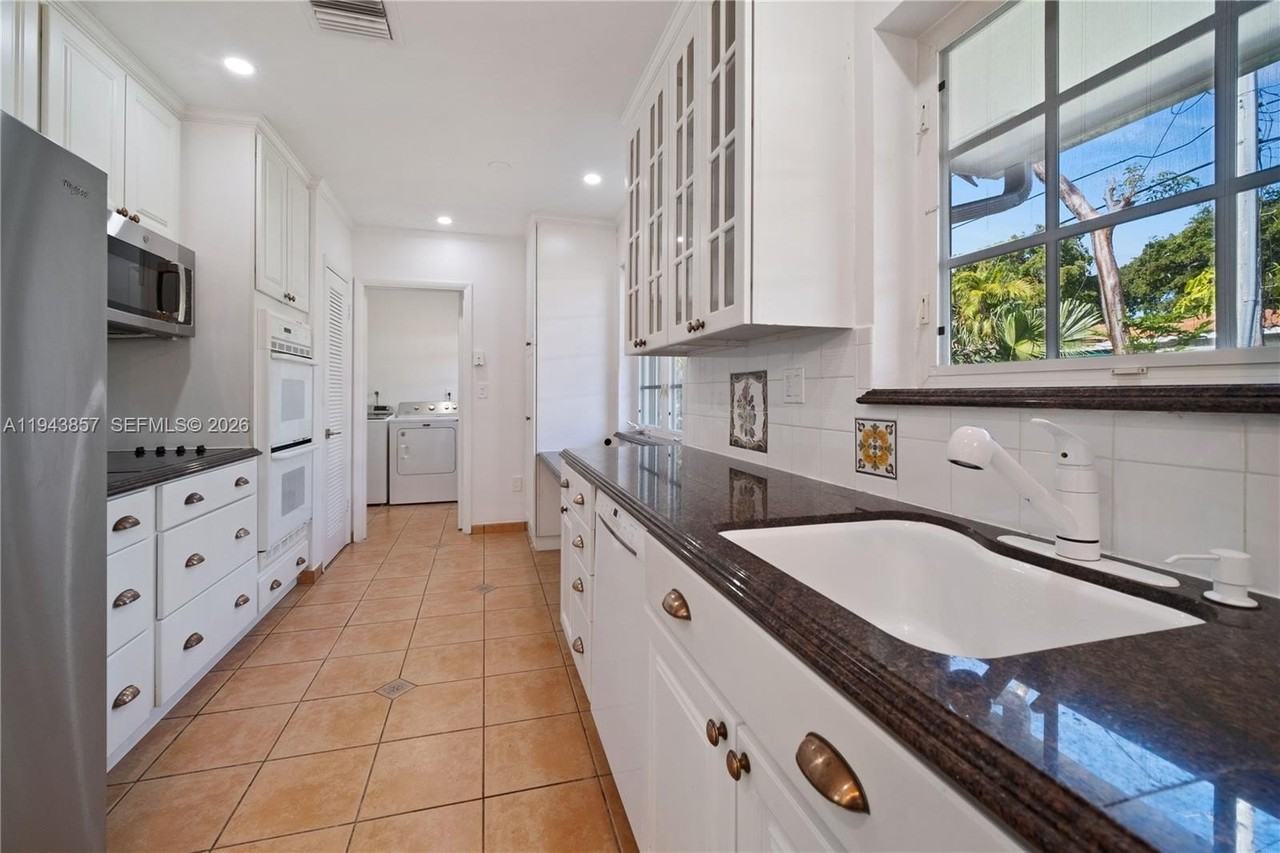 329 Candia Ave - Photo 6 of 23