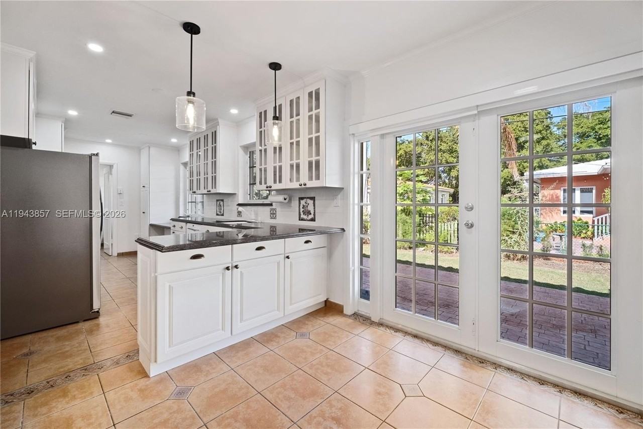 329 Candia Ave - Photo 7 of 23