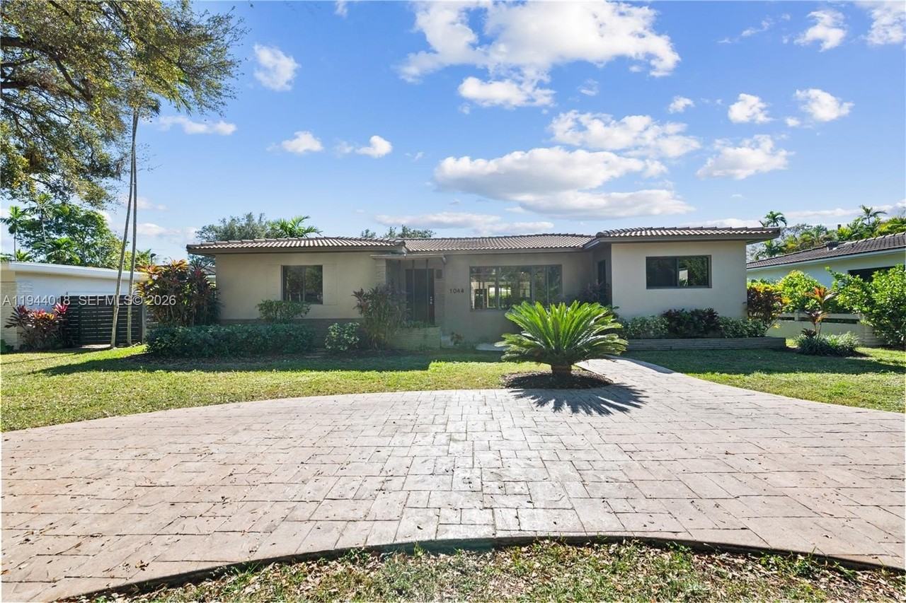 1044 Ne 97th St - Photo 3 of 29