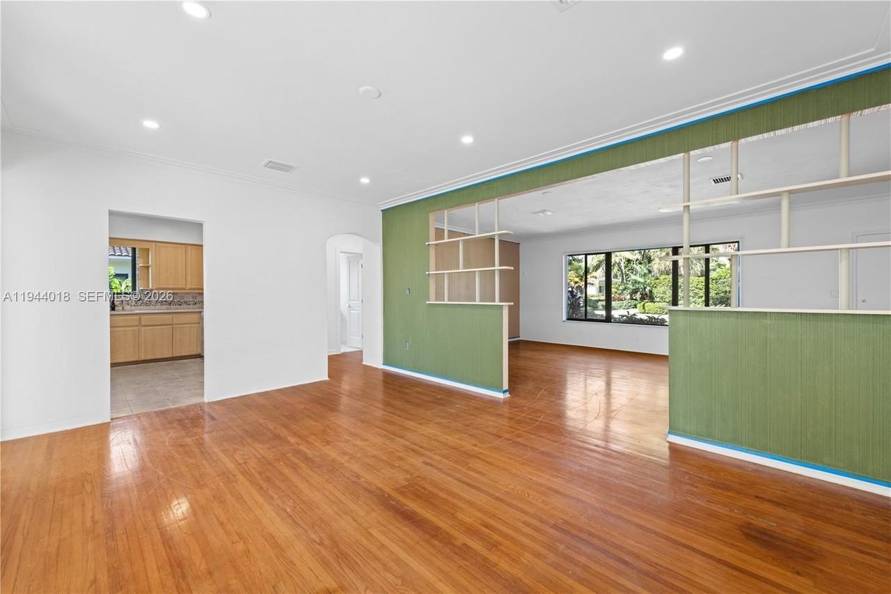 1044 Ne 97th St - Photo 6 of 29