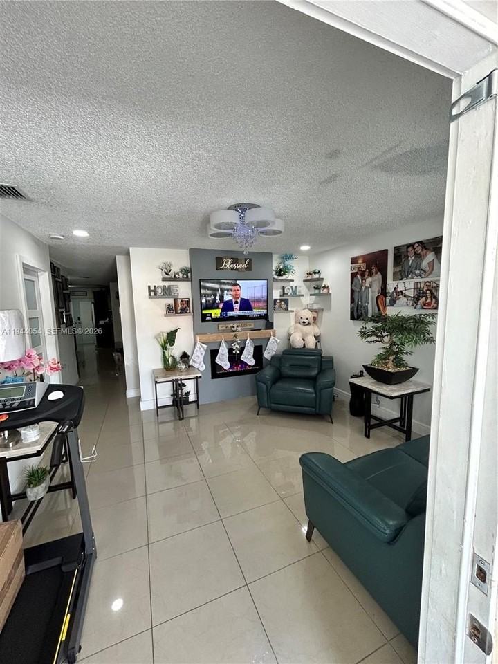 9028 Nw 114th Ter #0 - Photo 6 of 20