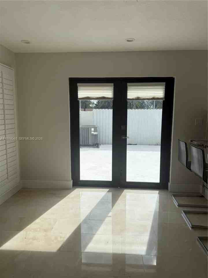 9300 Sw 7th Ln - Photo 6 of 15