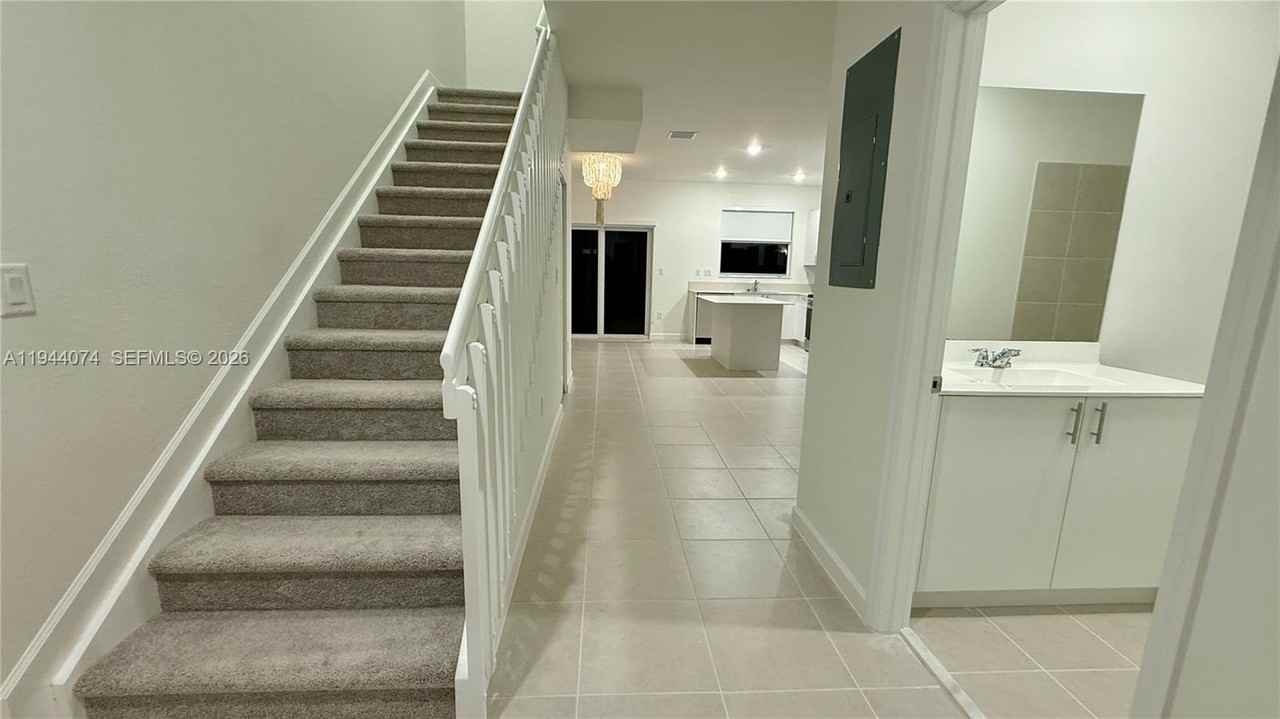 2617 Se 27th Dr #0 - Photo 2 of 34