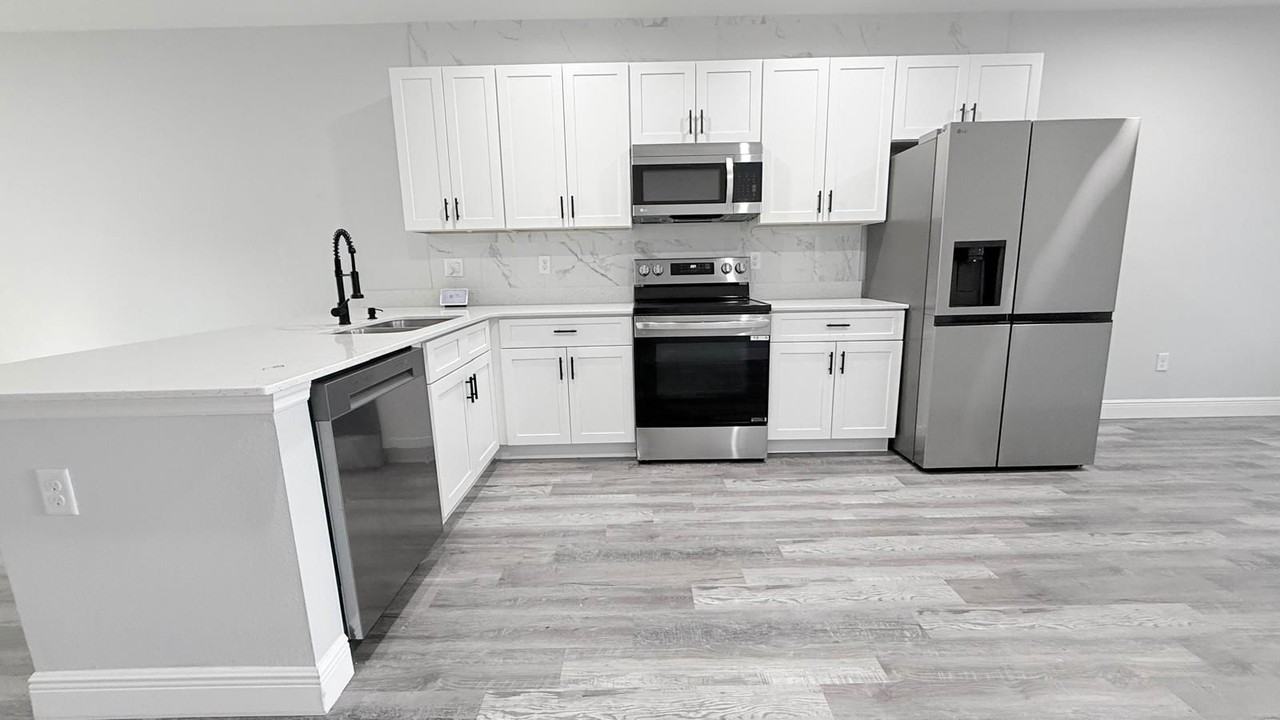 1581 S Montgomery St - Photo 5 of 8