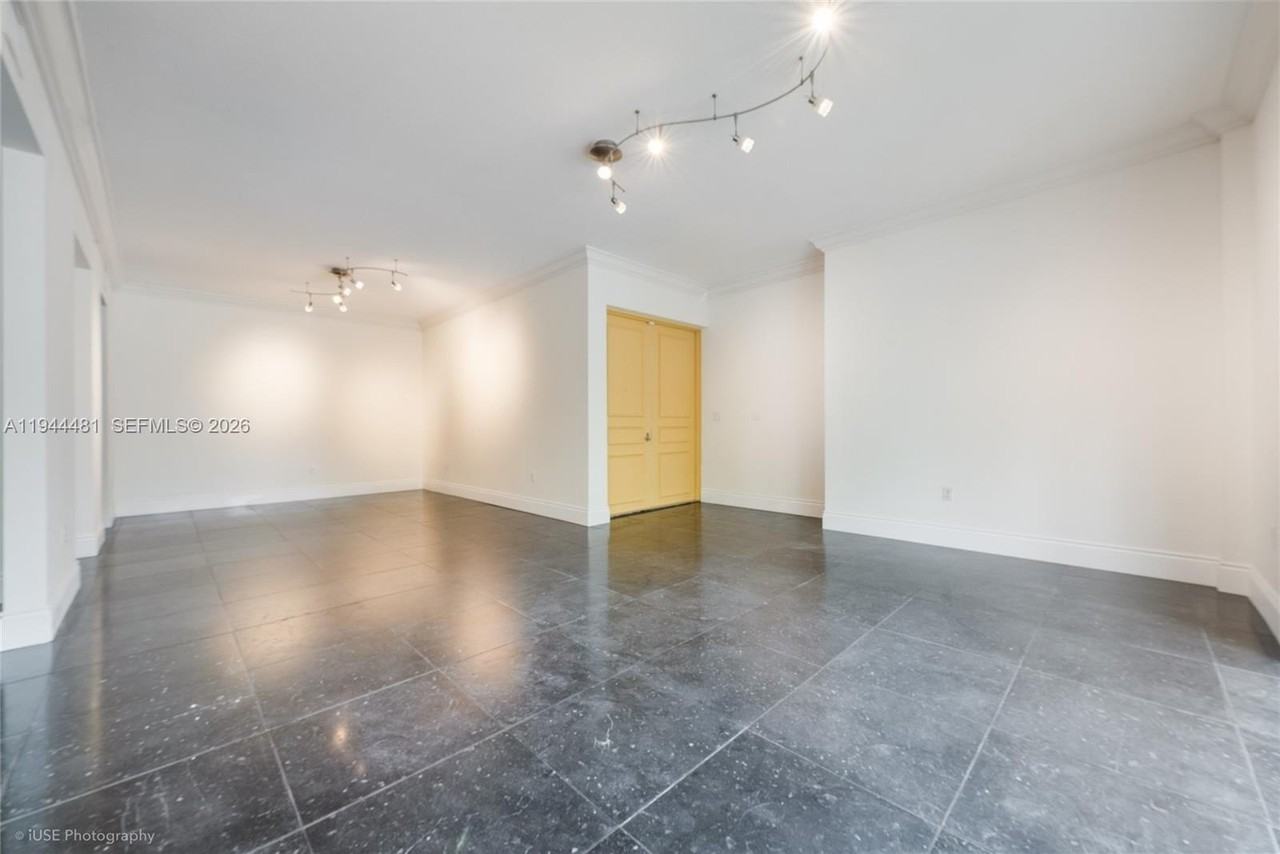 650 Valencia Ave #203 - Photo 2 of 24