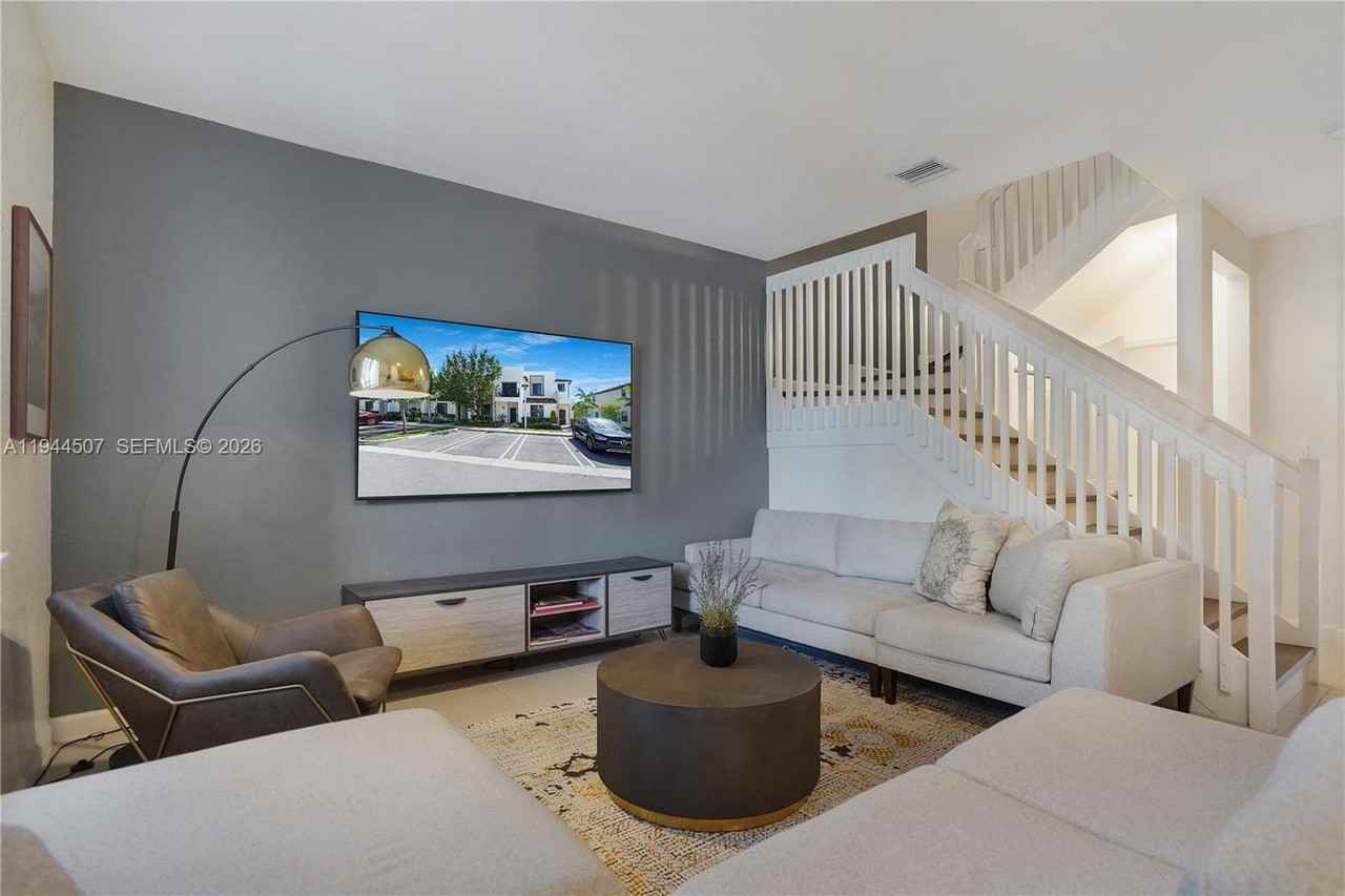 20648 Ne 7th Pl - Photo 4 of 44