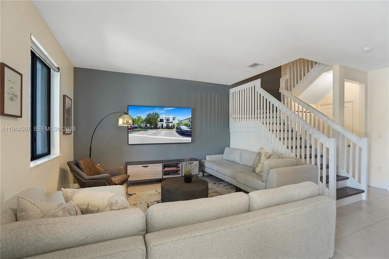 20648 Ne 7th Pl - Photo 6 of 44