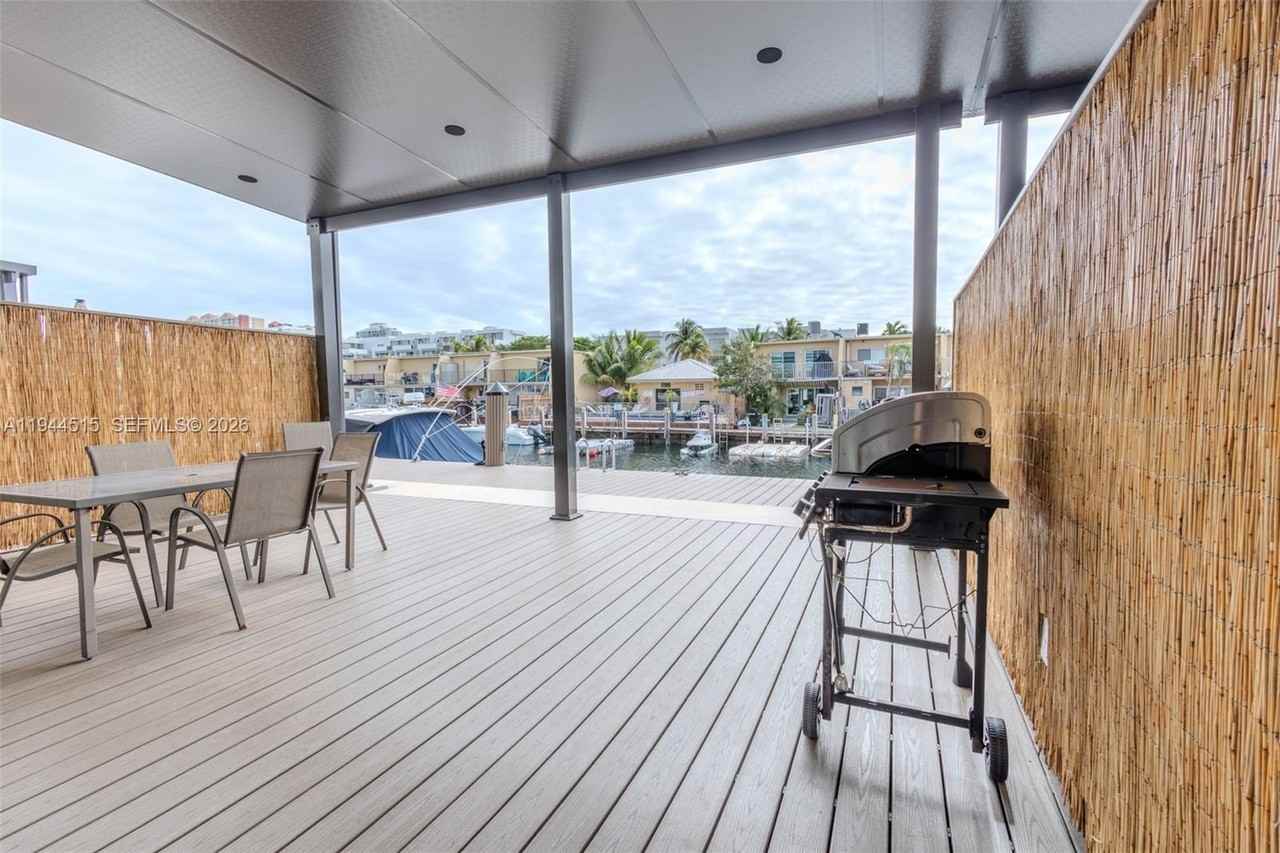 3920 Ne 168th St #4 - Photo 3 of 31