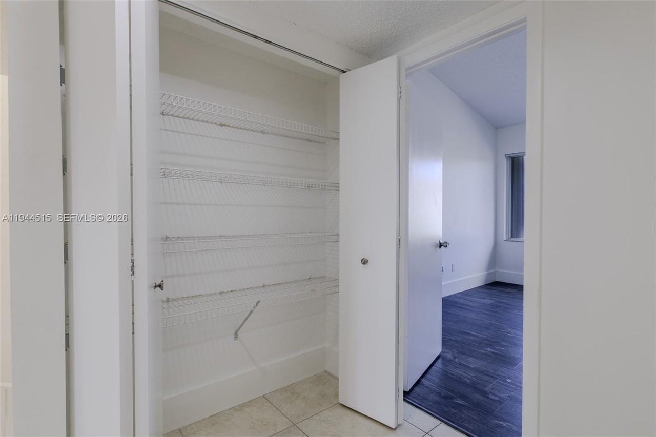 3920 Ne 168th St #4 - Photo 6 of 31