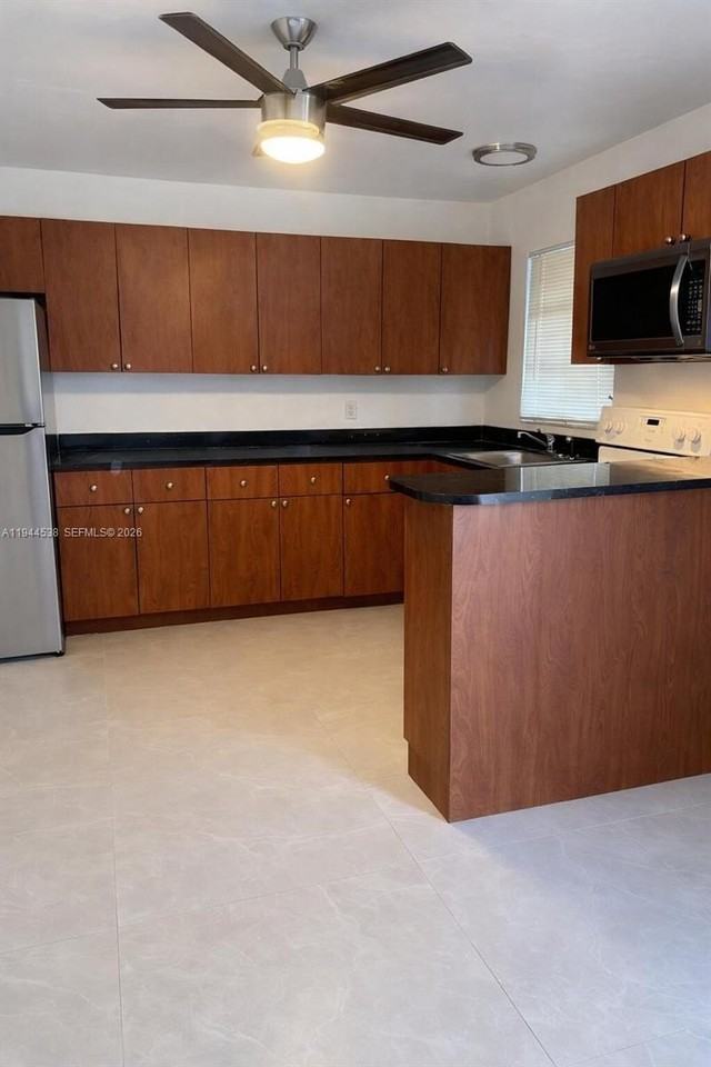 214 Nw 8th Ave #0 - Photo 2 of 10