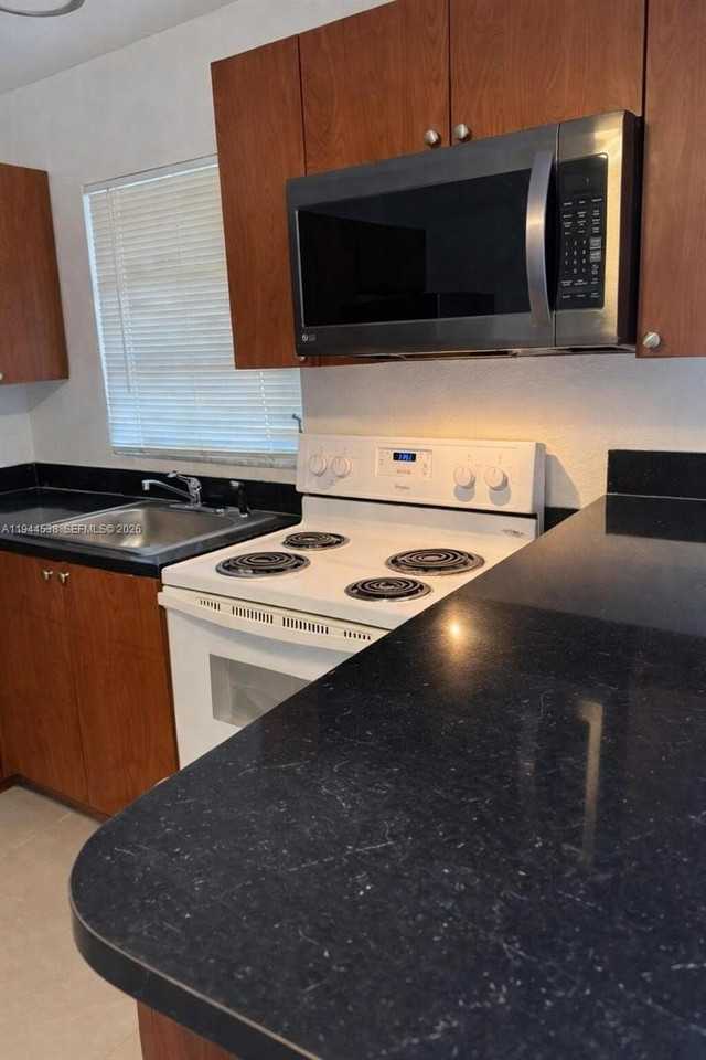 214 Nw 8th Ave #0 - Photo 3 of 10