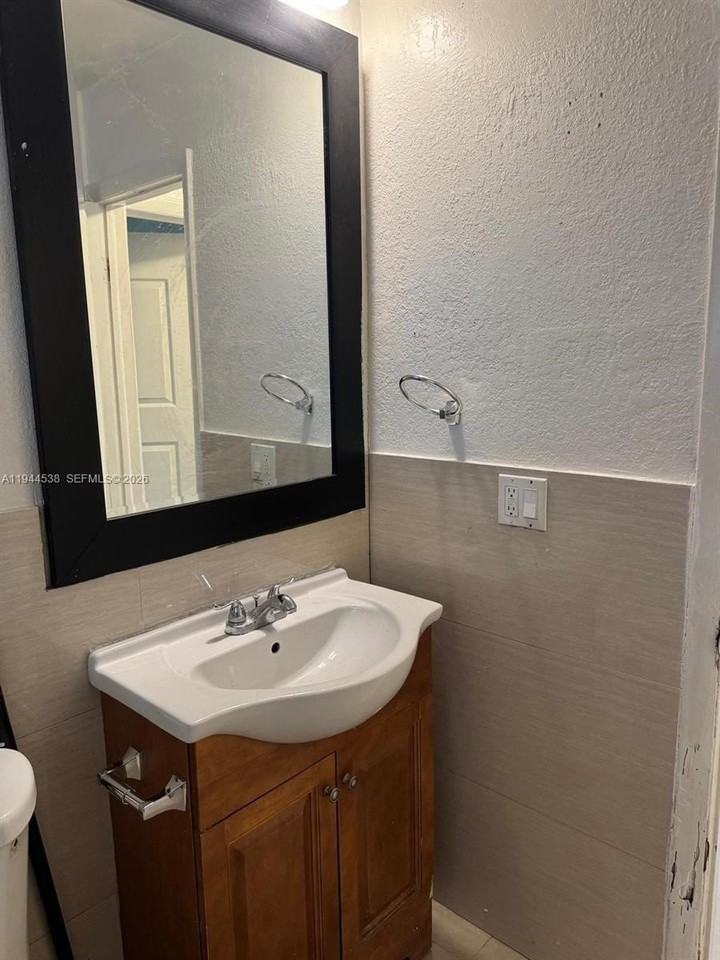 214 Nw 8th Ave #0 - Photo 7 of 10