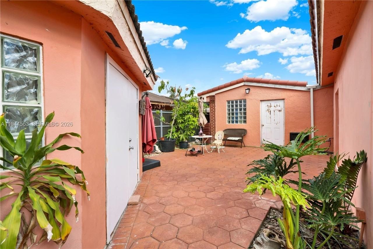 14643 Sw 51st St #REAR - Photo 2 of 23